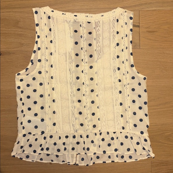 A&F Lace-Trim Tie-Front Ruffle Tank Small - Picture 5 of 6